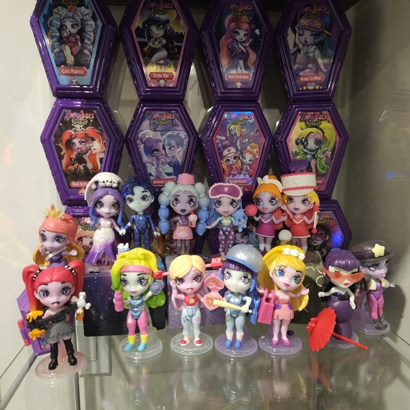 Entire season 1 Zombaes and the two extra sets plus three season 2 - Picture 2 of 3
